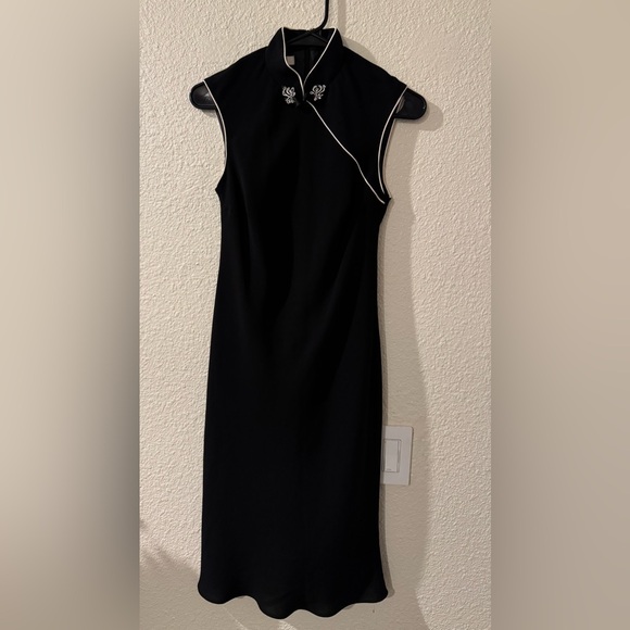Evan Picone Dresses & Skirts - Evan Picone Black Midi Dress with Silver Accents